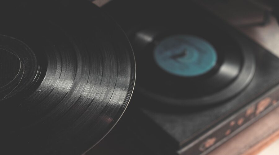 Gabinete Caligari: ‘Al calor del amor en un bar’ Regresa en Vinilo Rojo por su 40 Aniversario