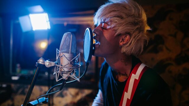 Dave Hill lanza su primer álbum en solitario a los 80 años: el último hombre en pie de Slade tiene algo que decir