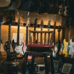 Revólver vuelve a sus raíces con LA 03010, su vigesimosegundo álbum de estudio