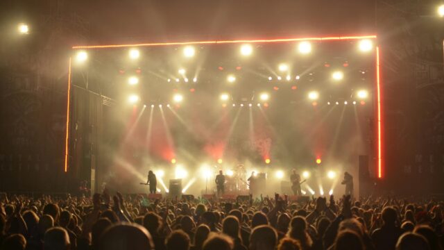 Saratoga anuncia nuevas fechas en Latinoamérica y España, Bruce Dickinson amplía su novela gráfica y Yes lanza nuevo single