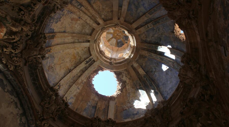 Triángulo de Amor Bizarro presenta mi catedral
