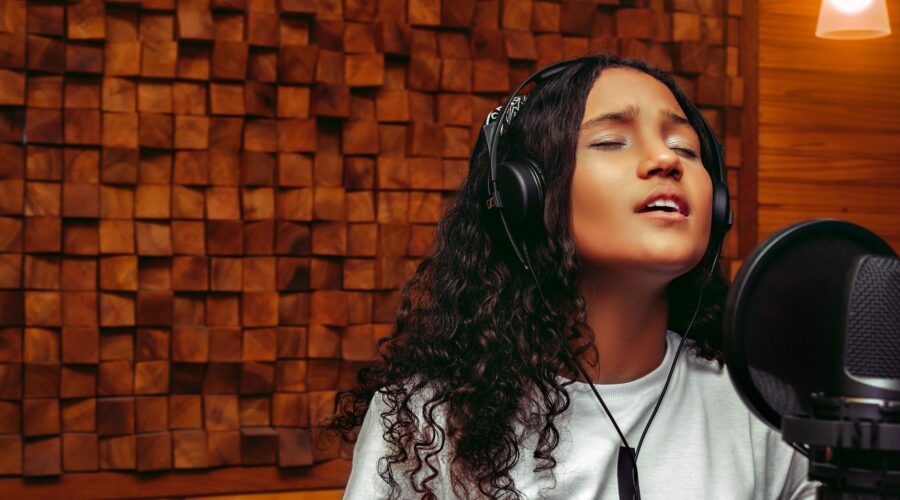 Belén Aguilera y el arte de no vocalizar: cuando la imperfección es una declaración de principios