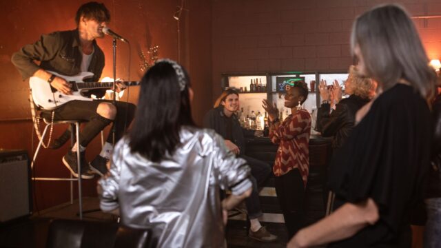 Los Enemigos presentan ‘Miss Dinamarca’ y confirman que ‘Canciones chulas’ llegará en octubre