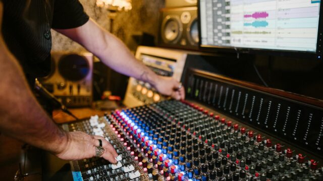 Mike D lanza su primer álbum en solitario: lo que significa para el legado de los Beastie Boys