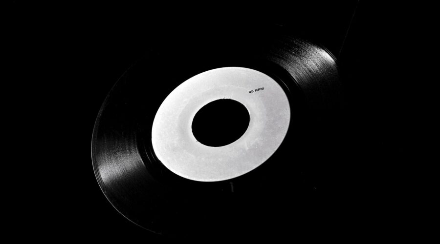 PJ Harvey lanza ‘Voyager’, una canción grabada con orquesta que mira al cosmos y anuncia su nuevo álbum