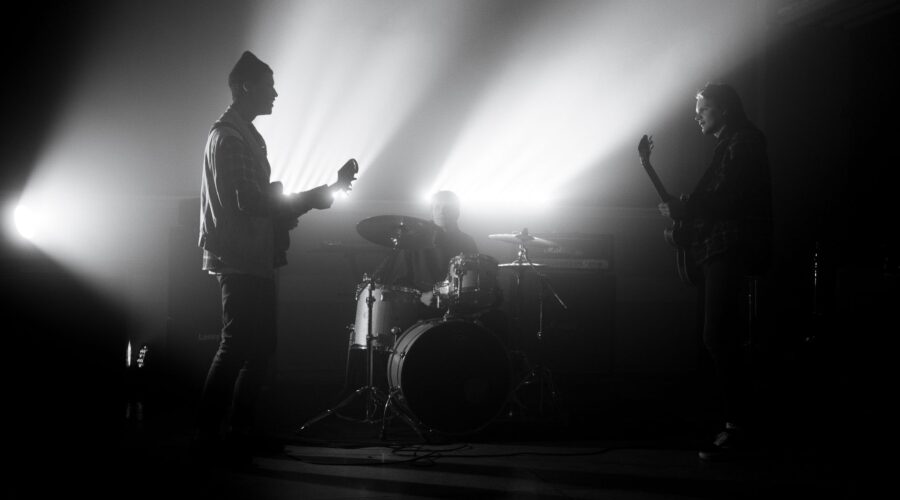 Fakir y los Psíquicos ganan en los Europe Videoclip Music Awards con ‘El amor te hiere como un rayo’