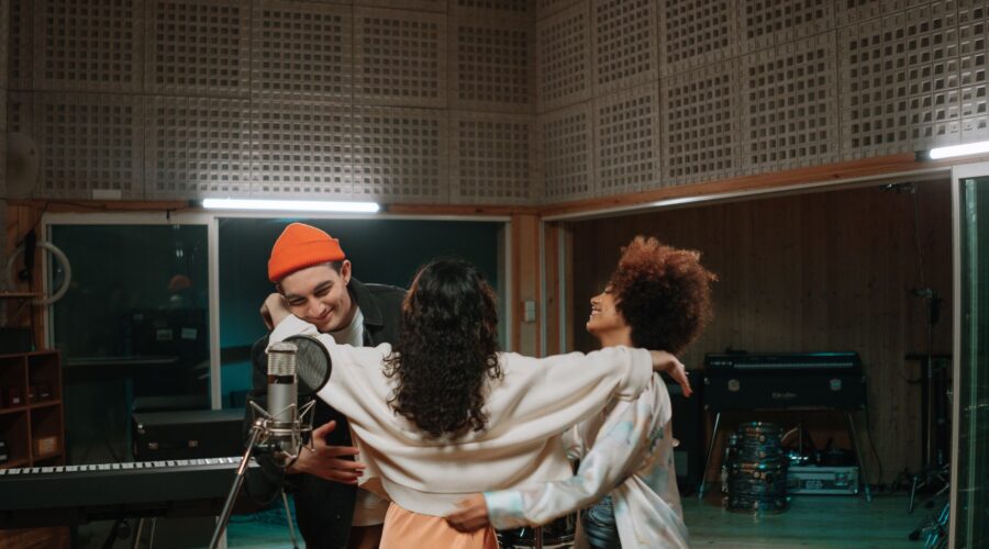 Ibeyi publican ‘Offering’, su primer disco independiente, y lo traen a España en noviembre