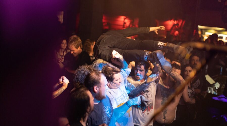 Fat Dog y ‘Shit Love’: siete personas al límite haciendo la mejor canción de su carrera