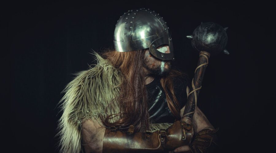 Gloryhammer vuelven con vídeo nuevo, Linkin Park llegan a los cines y Megascavenger anuncia disco