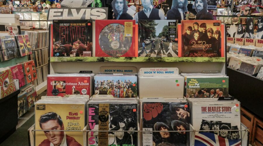My Aim Is True cumple 49 años y Elvis Costello lo celebra con una caja de cinco CDs