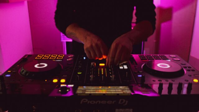 Overmono vuelven con ‘Pure Devotion’ y confirman que su techo todavía es el club