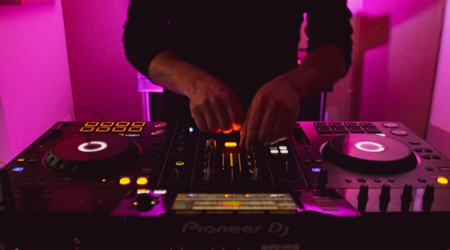 Overmono vuelven con ‘Pure Devotion’ y confirman que su techo todavía es el club