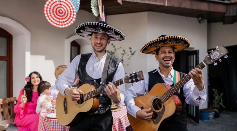 Envido6 y ‘Dama y vagabundo’: cómo seis hermanos del Opus Dei colaron un cover folk en el top 20 de Spotify España