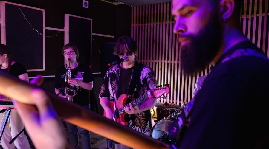 Kiko Veneno y Estopa juntan fuerzas en ‘Yo y mi mánager’, el nuevo single del álbum de noviembre