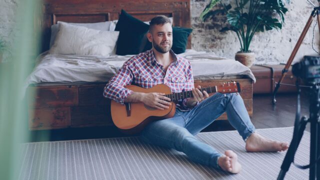 Malcolm Todd y ‘Earrings’: cómo una canción de 2024 llegó al top 4 global de Spotify
