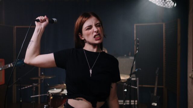 The Linda Lindas vuelven con ‘GOTTA GET OUT’, su disco más maduro y el más suyo