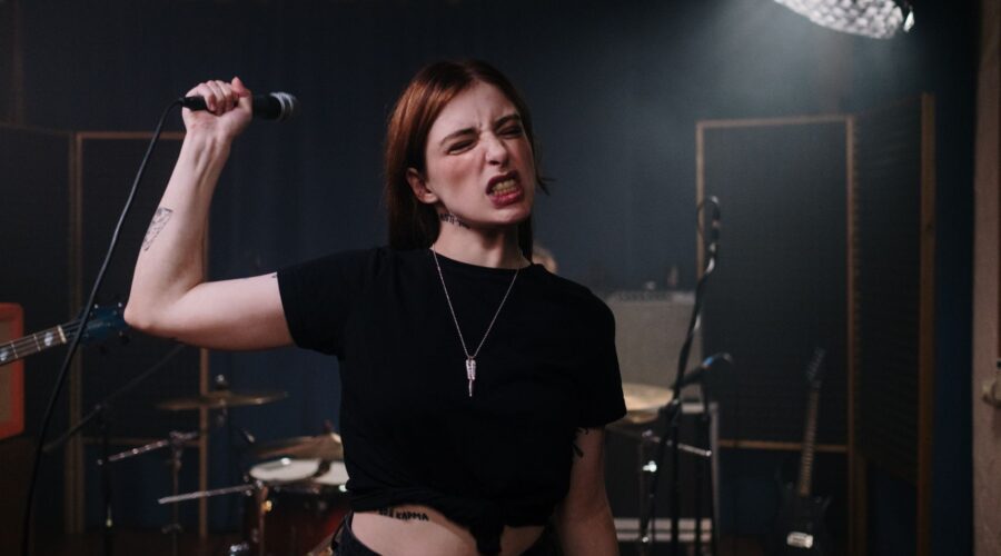 The Linda Lindas vuelven con ‘GOTTA GET OUT’, su disco más maduro y el más suyo
