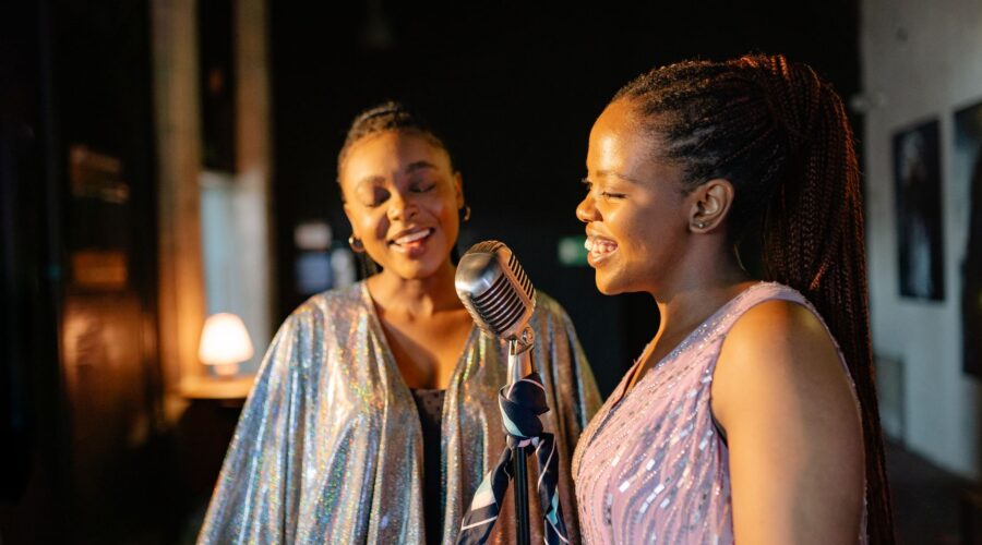 Chappell Roan y Christina Aguilera cantan juntas ‘Beautiful’ y ‘Coffee’ en Los Ángeles