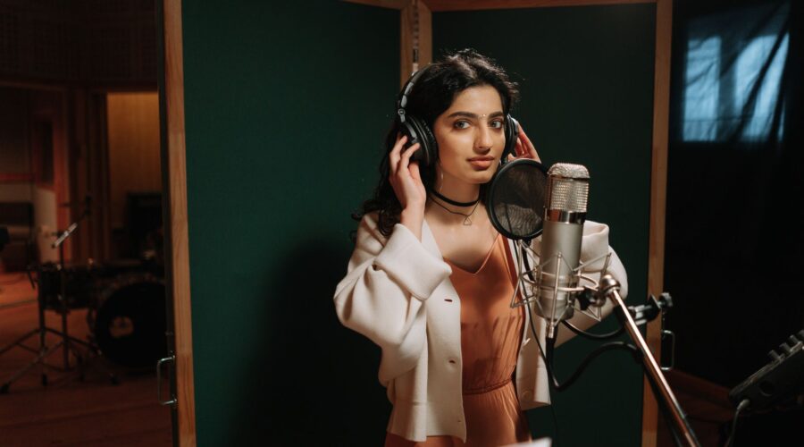 Gara Durán debuta con ‘Gara’, un disco donde la alegría no le quita profundidad a nada