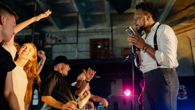 Jungle en el Palau Sant Jordi: cuando el groove se queda pegado al cuerpo